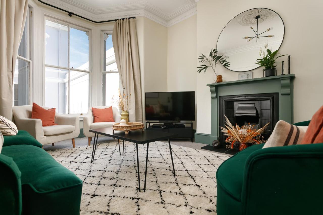 New Luxury For 2024 - Central Plymouth House - Sleeps 10 - Access To Plymouth Town - Close To The Barbican - Pets Welcome - Parking Available - By Luxe Living By Sophia المظهر الخارجي الصورة