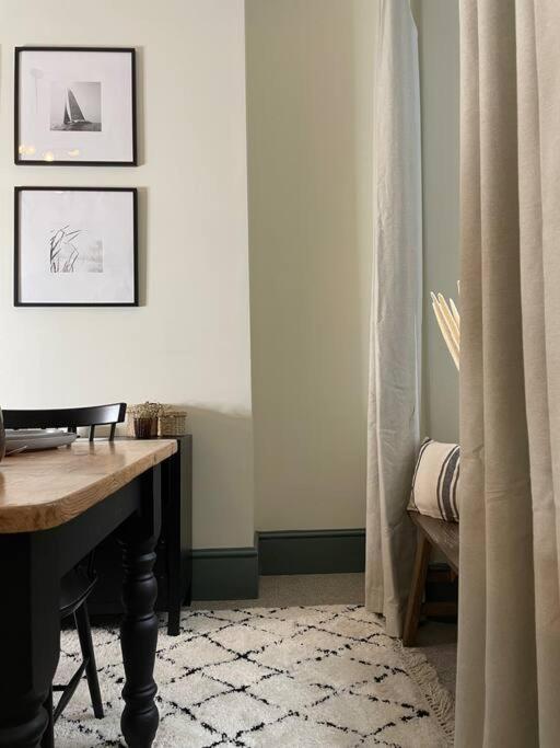 New Luxury For 2024 - Central Plymouth House - Sleeps 10 - Access To Plymouth Town - Close To The Barbican - Pets Welcome - Parking Available - By Luxe Living By Sophia المظهر الخارجي الصورة
