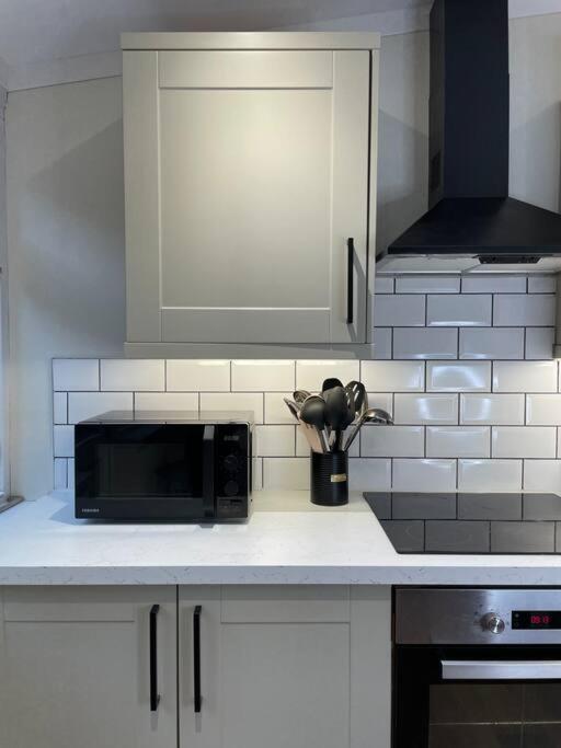New Luxury For 2024 - Central Plymouth House - Sleeps 10 - Access To Plymouth Town - Close To The Barbican - Pets Welcome - Parking Available - By Luxe Living By Sophia المظهر الخارجي الصورة