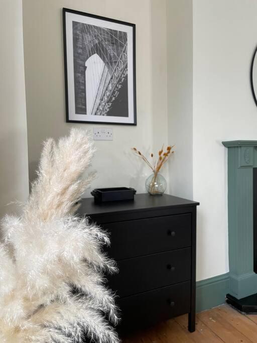 New Luxury For 2024 - Central Plymouth House - Sleeps 10 - Access To Plymouth Town - Close To The Barbican - Pets Welcome - Parking Available - By Luxe Living By Sophia المظهر الخارجي الصورة