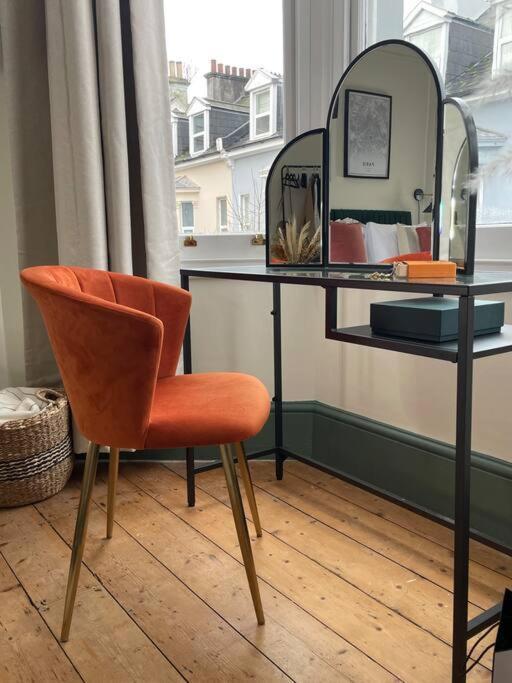 New Luxury For 2024 - Central Plymouth House - Sleeps 10 - Access To Plymouth Town - Close To The Barbican - Pets Welcome - Parking Available - By Luxe Living By Sophia المظهر الخارجي الصورة