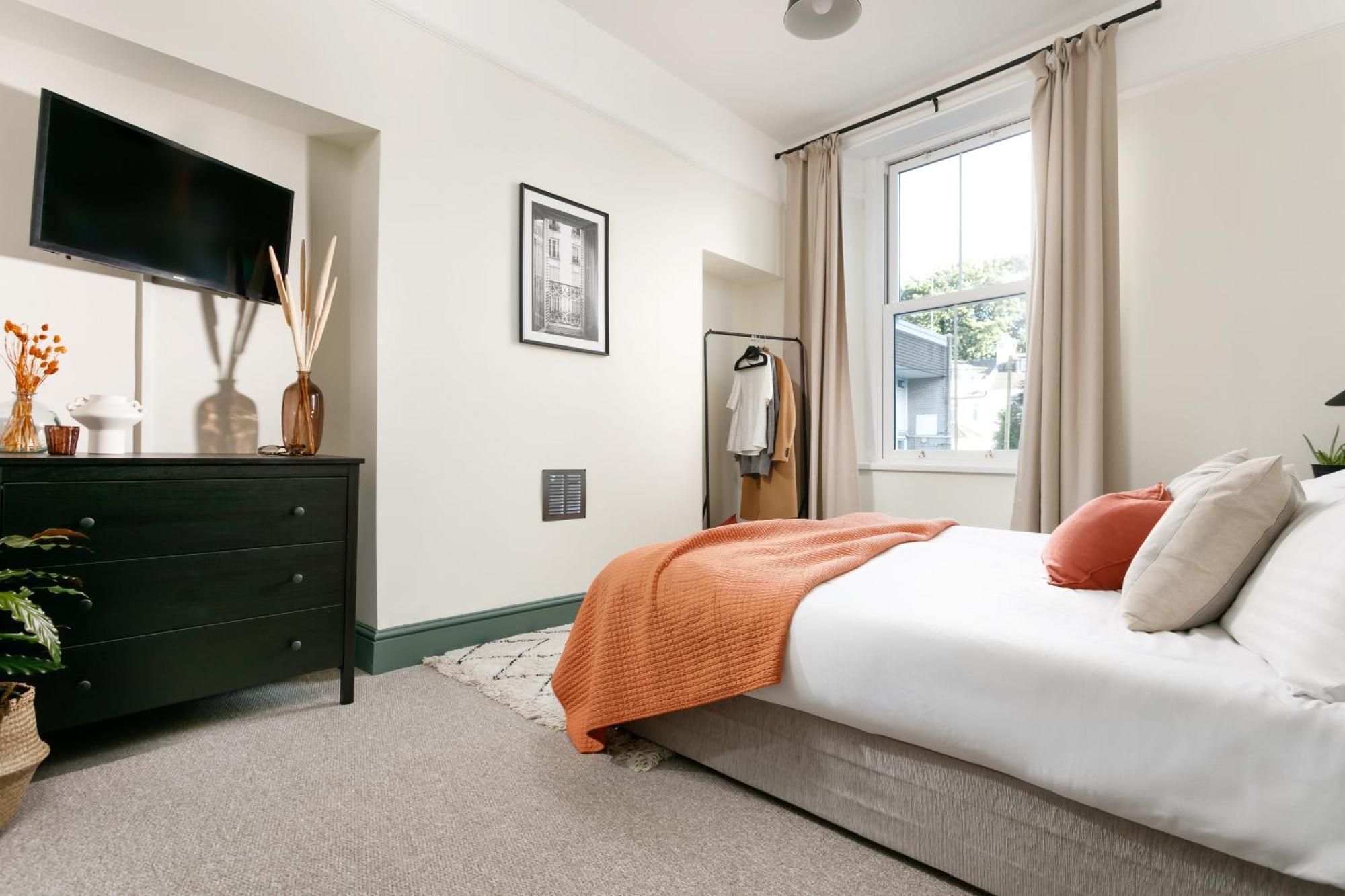 New Luxury For 2024 - Central Plymouth House - Sleeps 10 - Access To Plymouth Town - Close To The Barbican - Pets Welcome - Parking Available - By Luxe Living By Sophia المظهر الخارجي الصورة