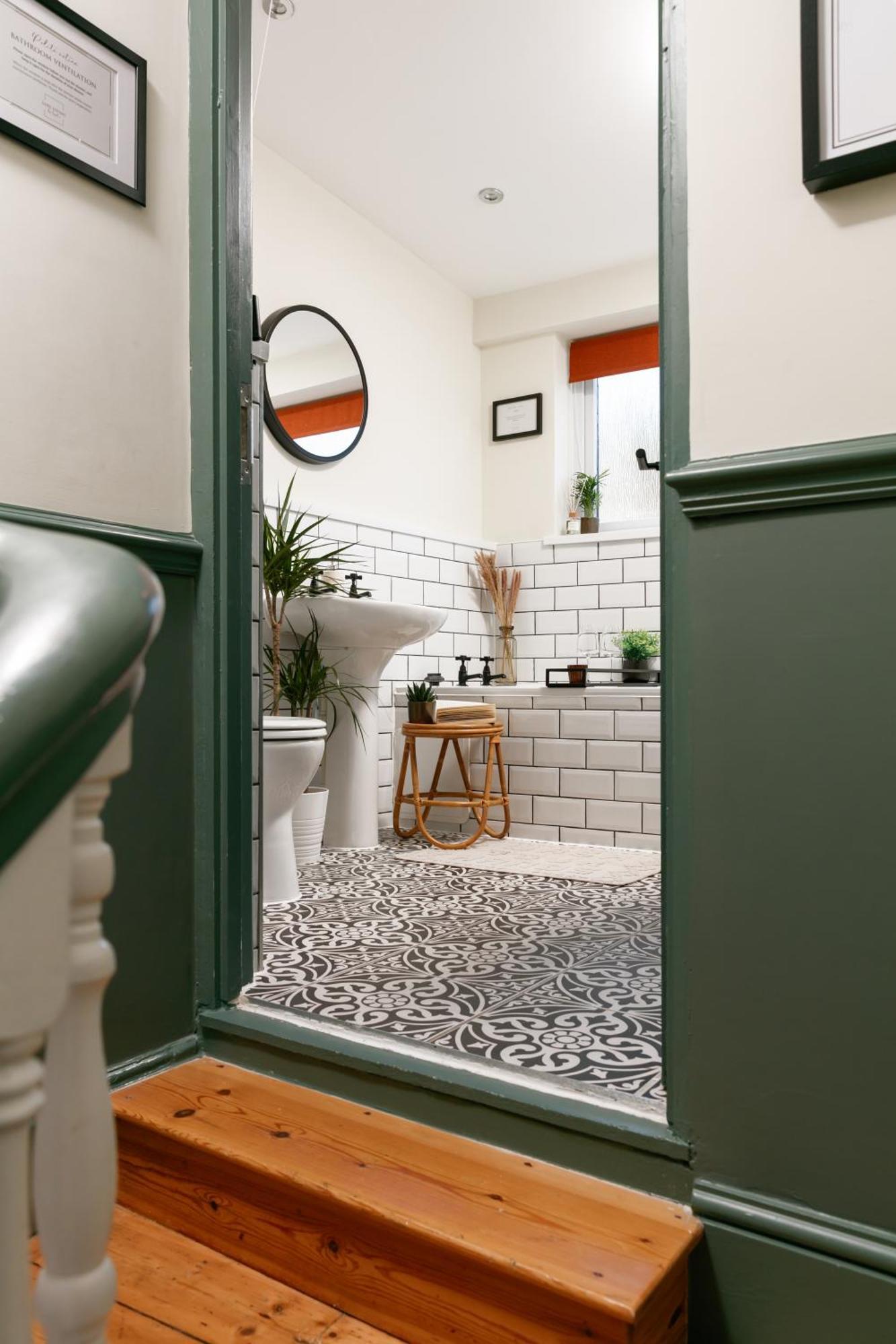 New Luxury For 2024 - Central Plymouth House - Sleeps 10 - Access To Plymouth Town - Close To The Barbican - Pets Welcome - Parking Available - By Luxe Living By Sophia المظهر الخارجي الصورة