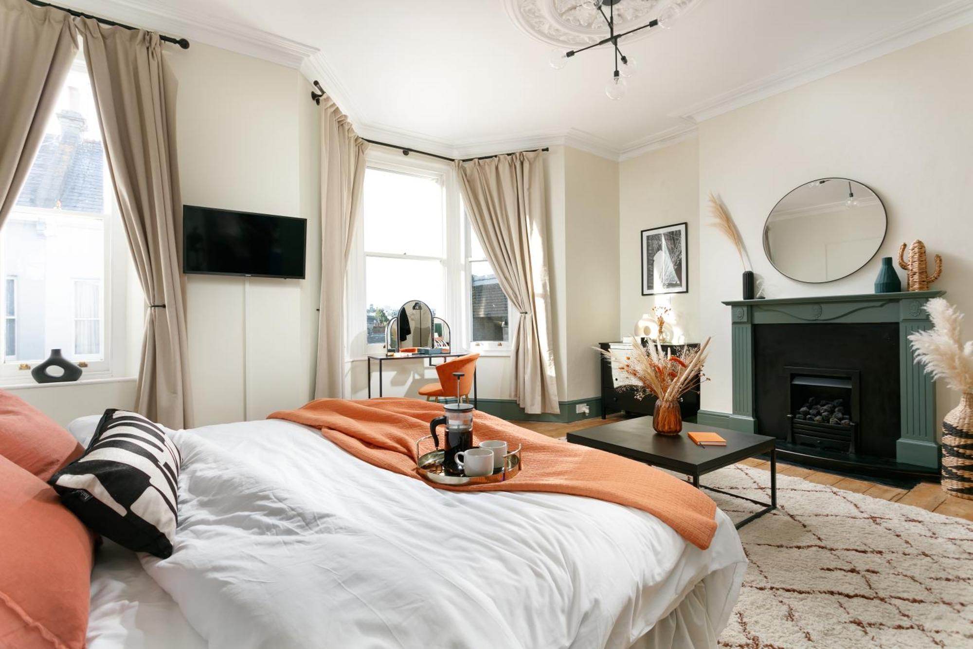 New Luxury For 2024 - Central Plymouth House - Sleeps 10 - Access To Plymouth Town - Close To The Barbican - Pets Welcome - Parking Available - By Luxe Living By Sophia المظهر الخارجي الصورة